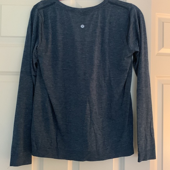Lululemon long sleeve shirt - Picture 4 of 4